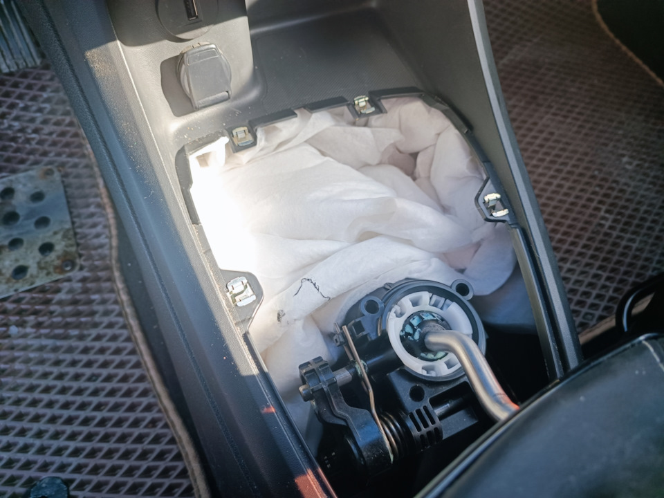 Остатки шумки в тоннель — Lada Vesta SW (1G), 1,6 л, 2021 года | своими ...