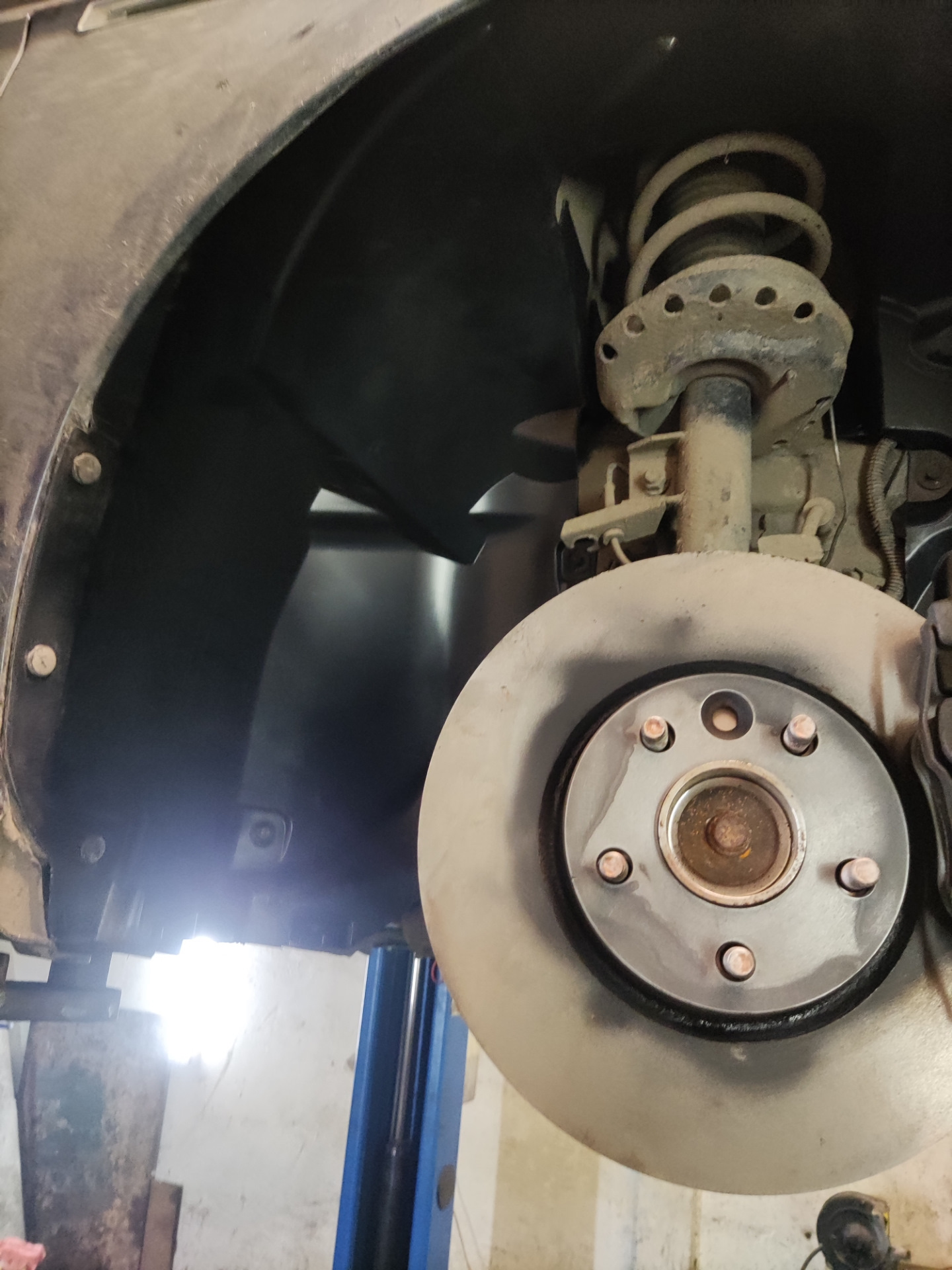 Установка нового переднего правого подкрылка и оригинальных передних ...