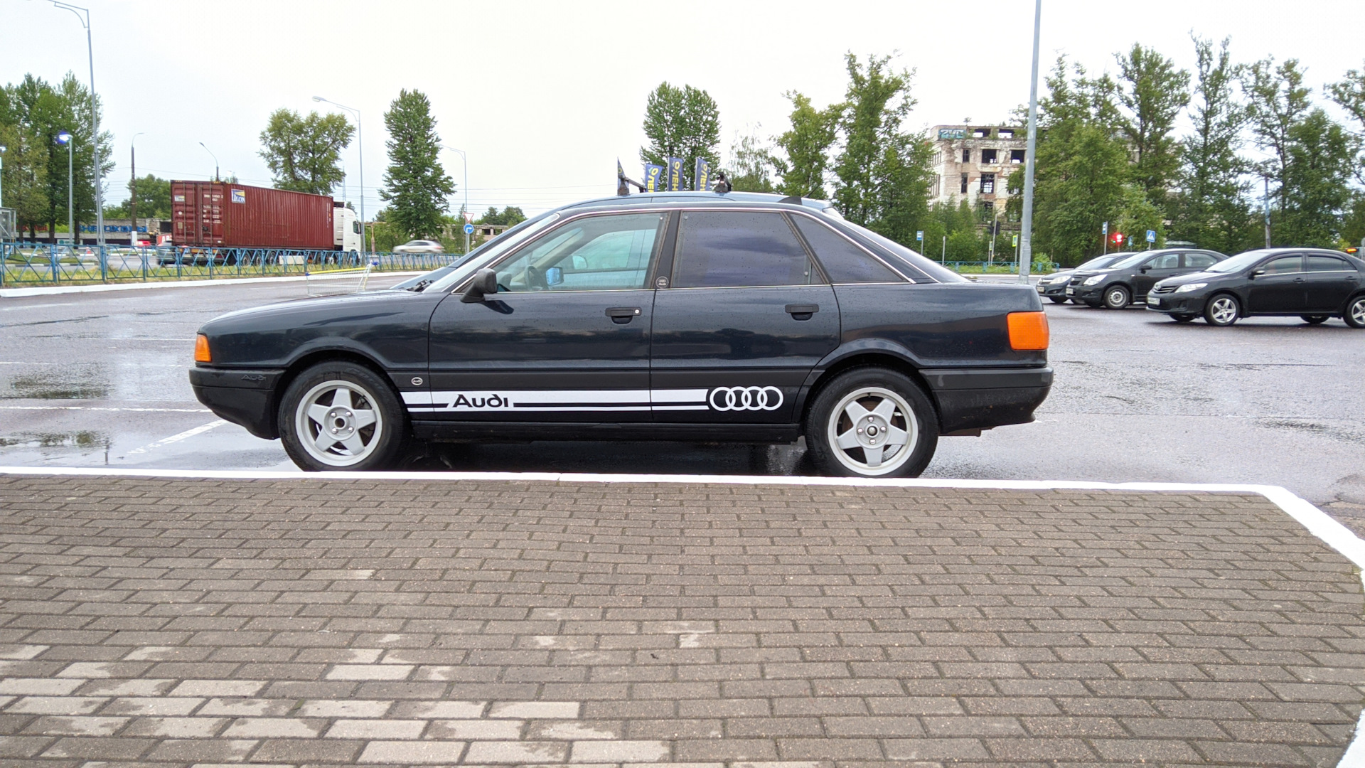 Наклейки на бортах. — Audi 80 (B3), 1,8 л, 1991 года | стайлинг | DRIVE2