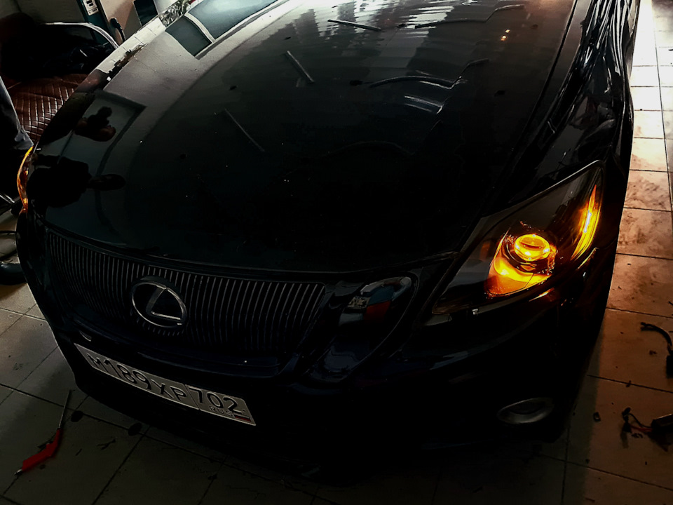 потолок с подсветкой. цветовая температура 3200 k световой поток 1815 лм. освещение в интерьере. светодиодная подсветка в интерьере. диодная лента на потолок.