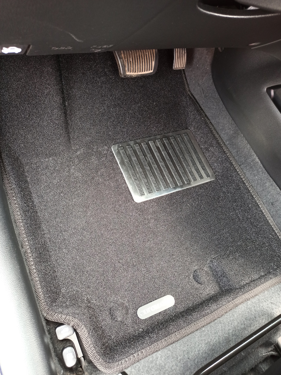 Водительский коврик — KIA Rio (3G)