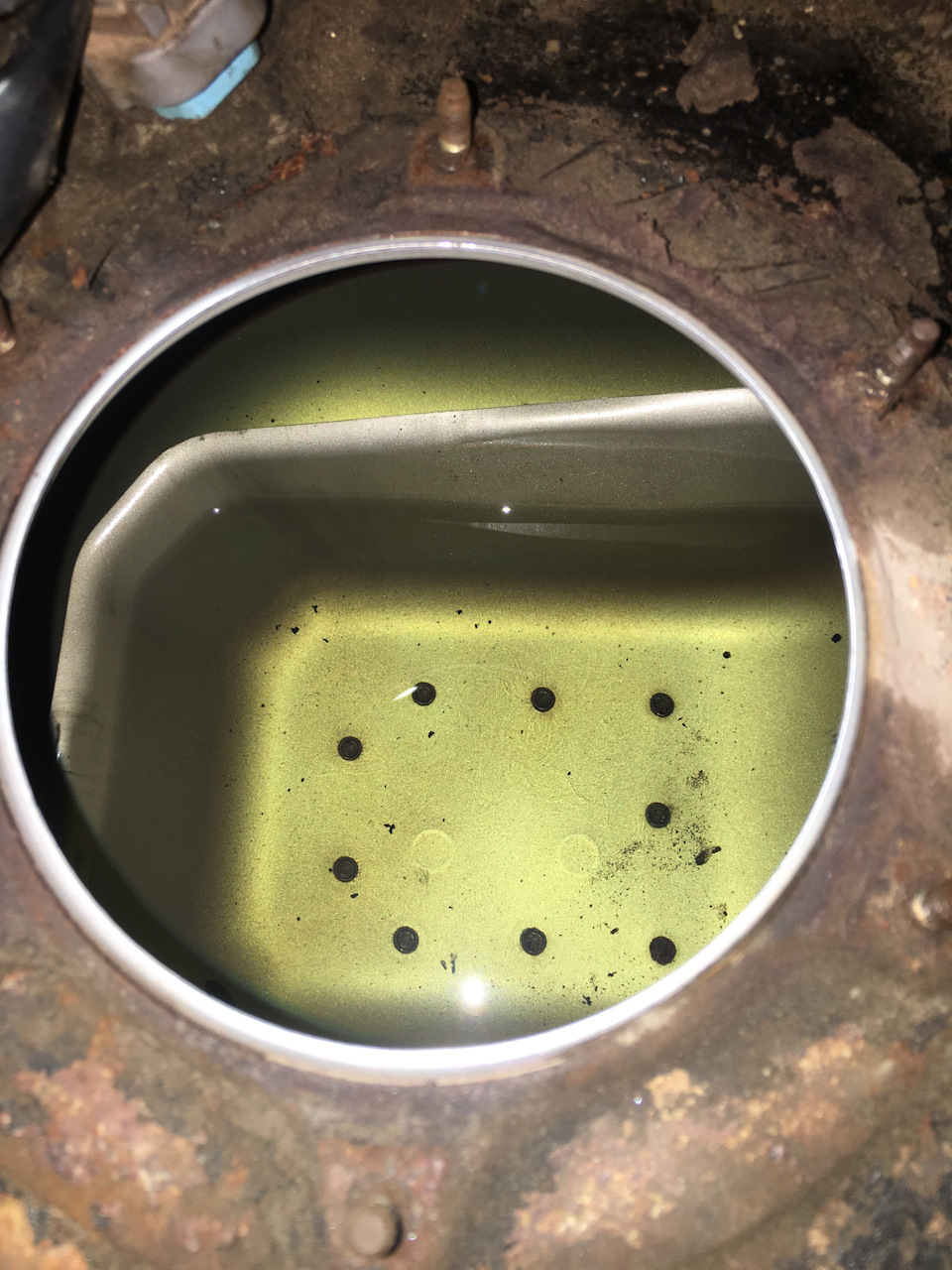 Заменил топливный фильтр — Mitsubishi Outlander (1G), 2,4 л, 2005 года ...