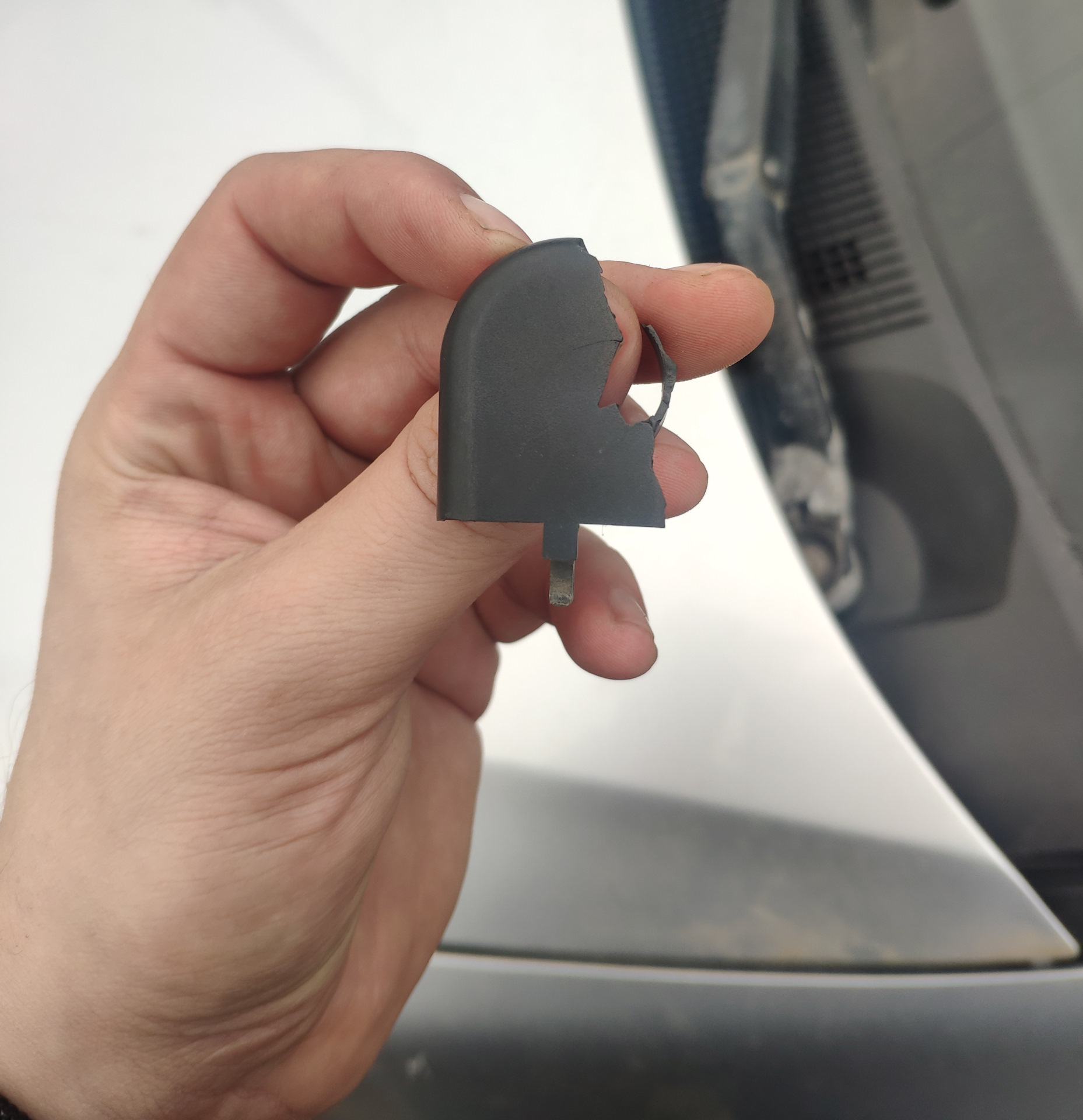 Заглушки поводков дворников — Mitsubishi Lancer IX, 2 л, 2005 года ...