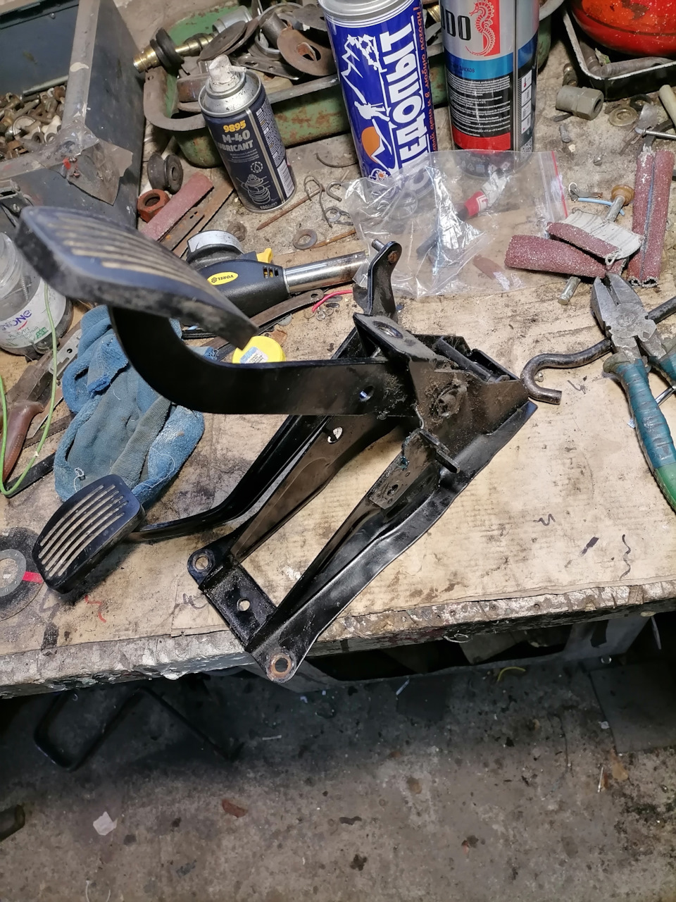 Заедание педали тормоза при выжатом сцеплении — Skoda Felicia Pick Up ...