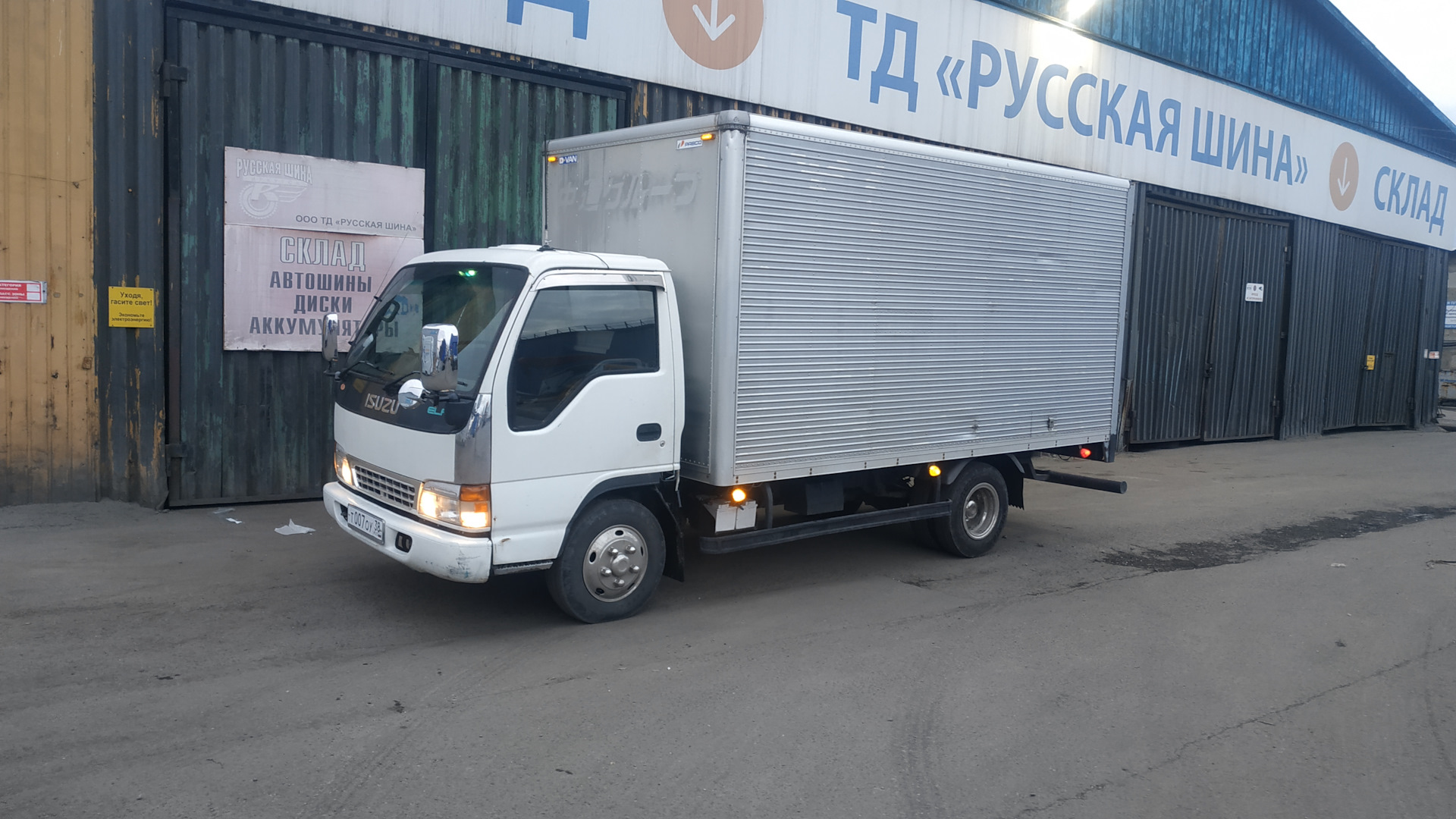 Isuzu Elf 4.6 дизельный 1999 | на DRIVE2