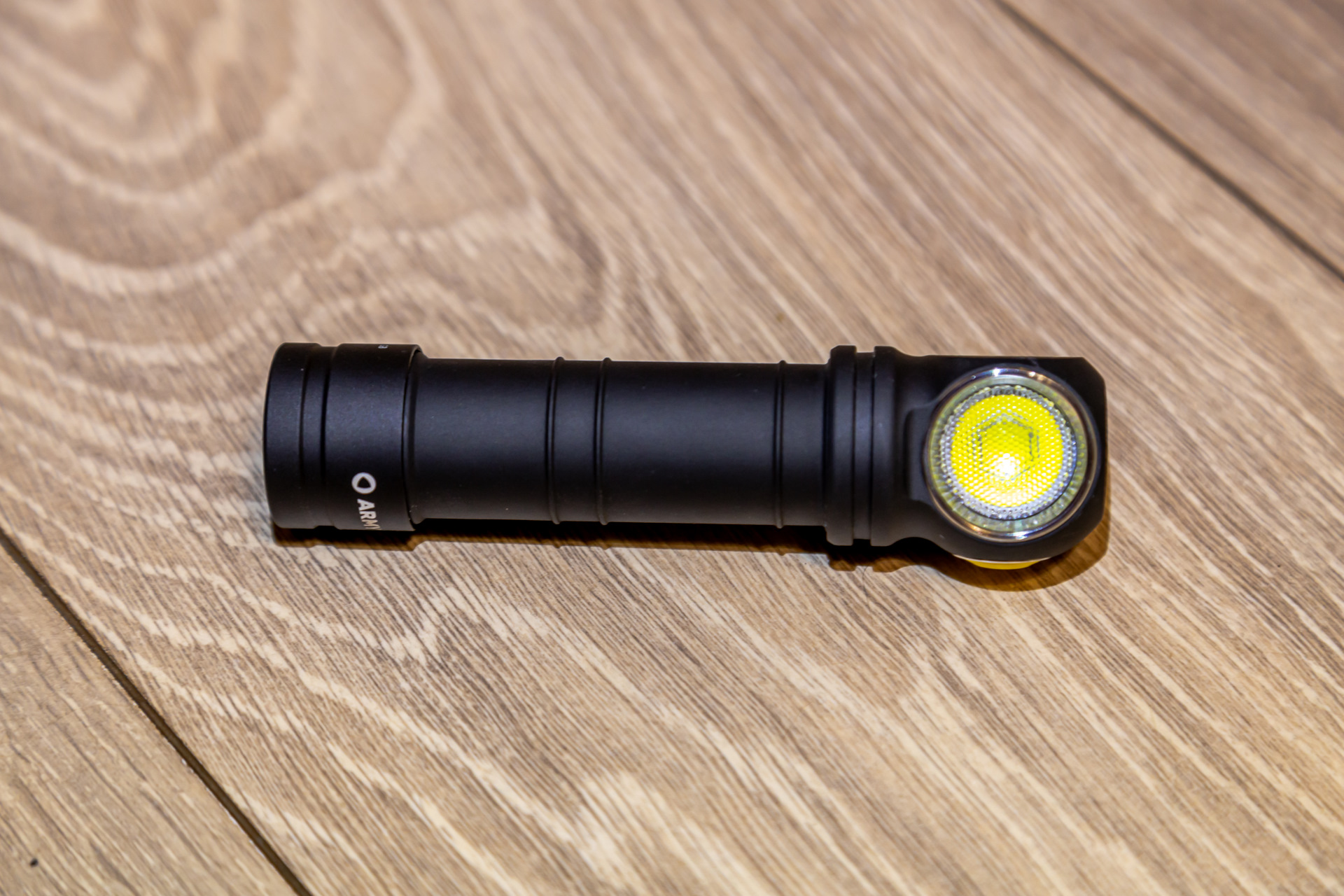 Армитек Визард с2. Armytek Wizard c1 Pro Magnet USB вставить аккумулятор. Armytek Wizard c1 Pro Magnet USB как заряжать.