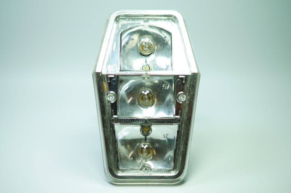 Восстановление покрытия корпусов задних фонарей — ГАЗ 24, 2,5 л, 1976 ...