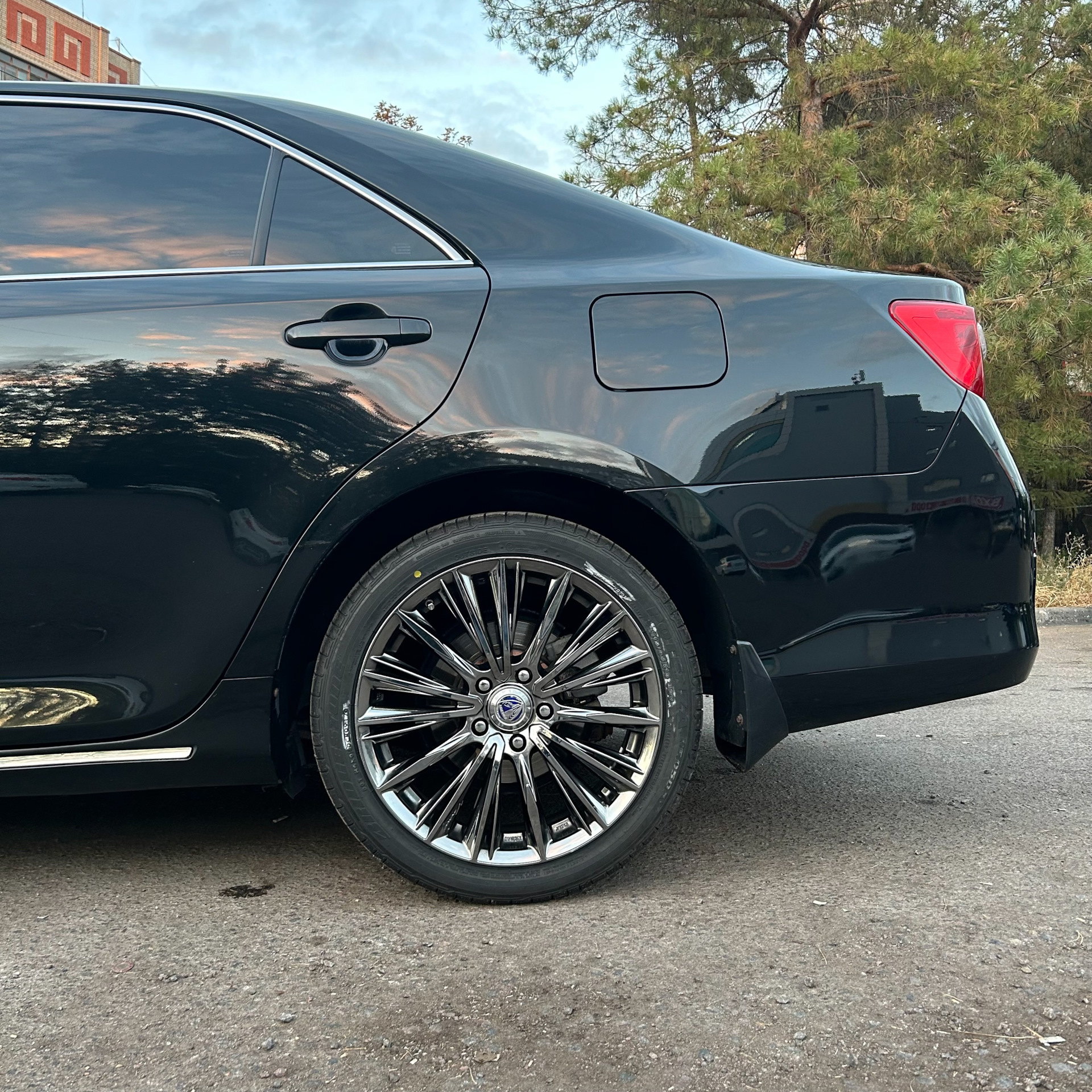 【1本目】VERSUS STRATAGIA VOUGE 18インチ RAYS VERSUS STRATAGIA VOUGE BLACK DIAMANTE 18