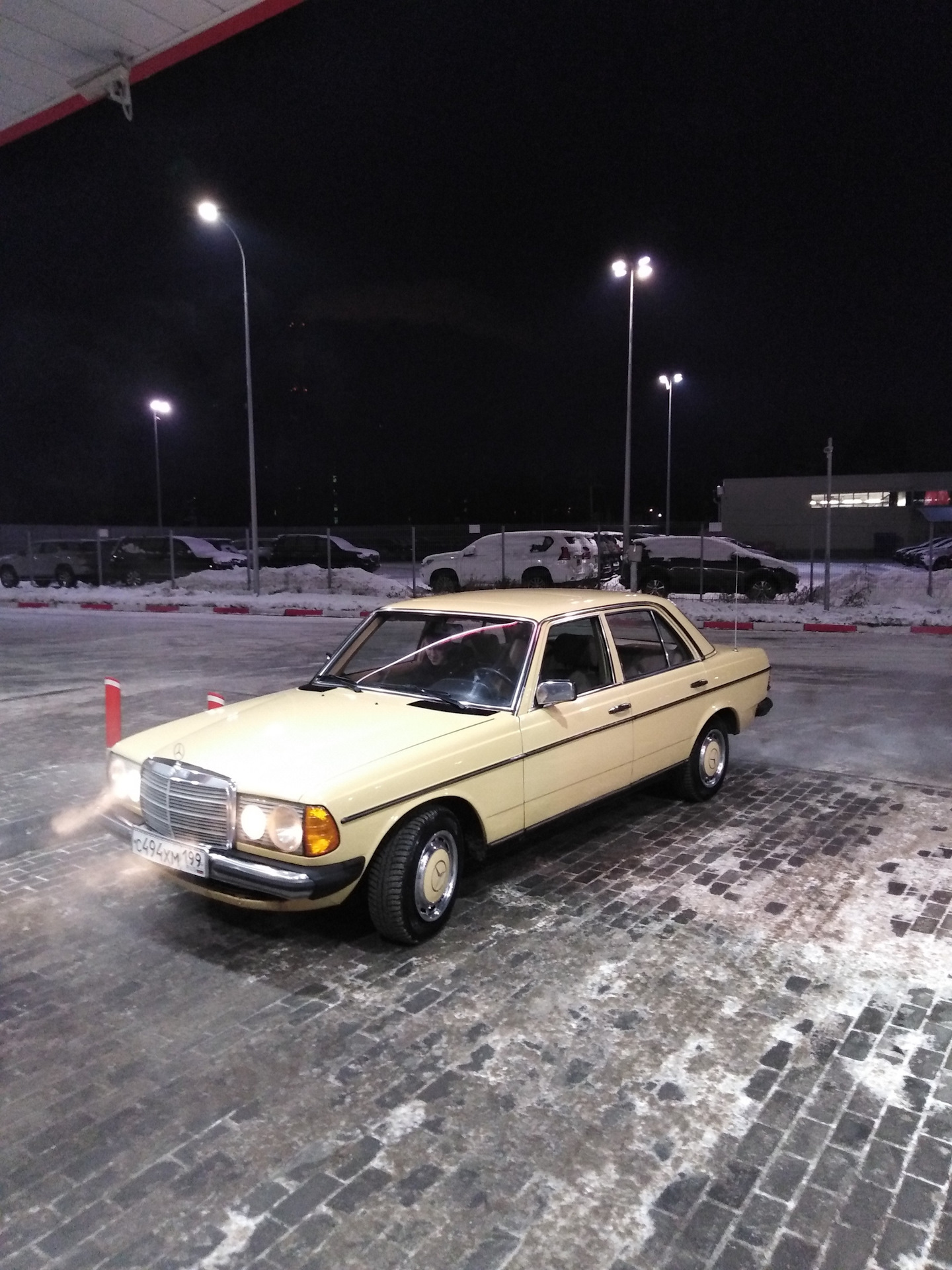 Смыли соль и снова обратили на себя внимание. — Mercedes-Benz W123, 2,3 л,  1982 года | мойка | DRIVE2