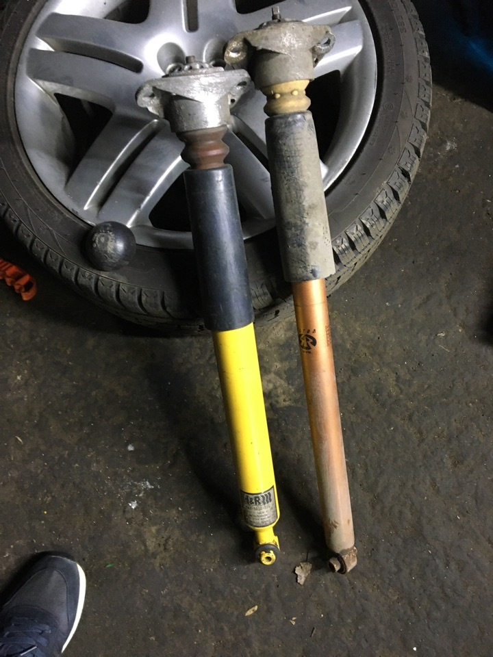 Задние стойки H&R d46-1010-1/1 — Volkswagen Golf Mk4, 1,6 л, 2000 года ...