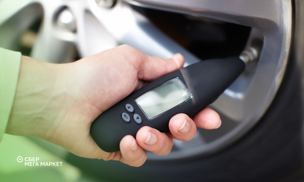 Контролируем шины изнутри: как работает и зачем нужен датчик давления ...