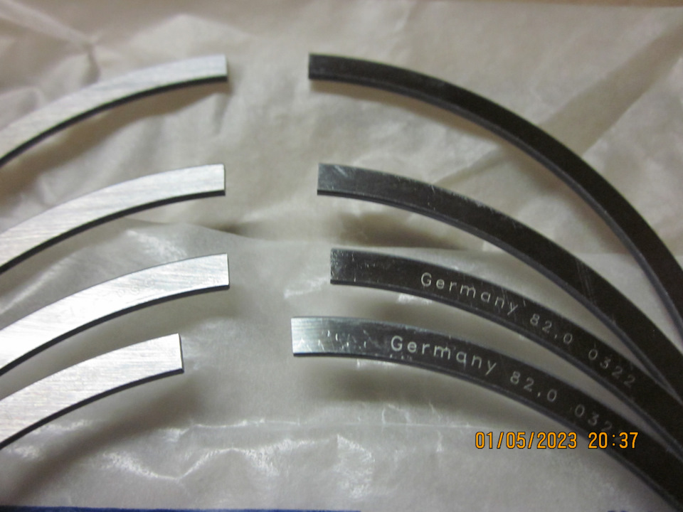 Поршневые кольца HERZOG, верхние (тонкие) компрессионные кольца, фото без вспышки — Lada Vesta SW (1G)