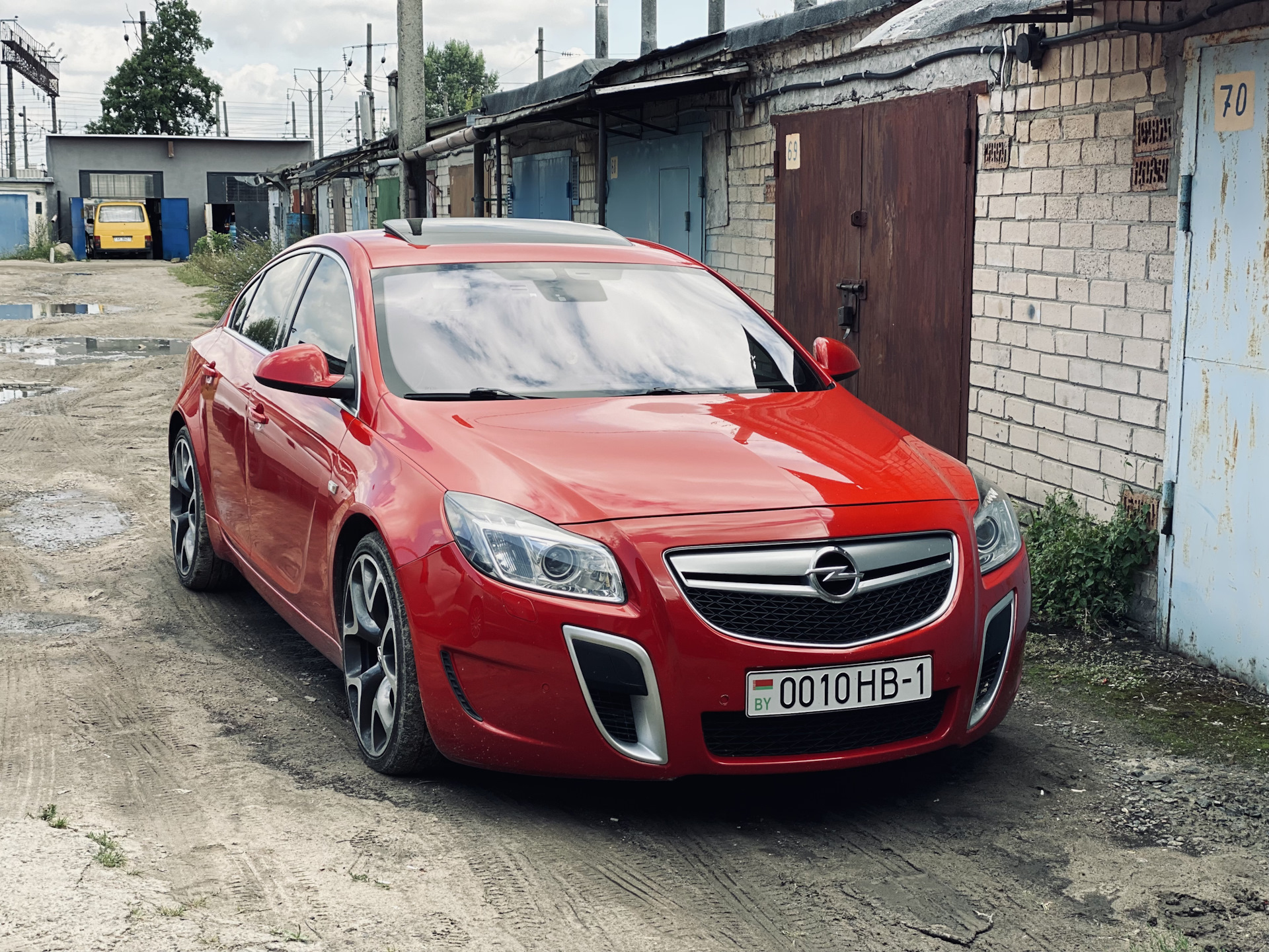 Opel Insignia OPC красный