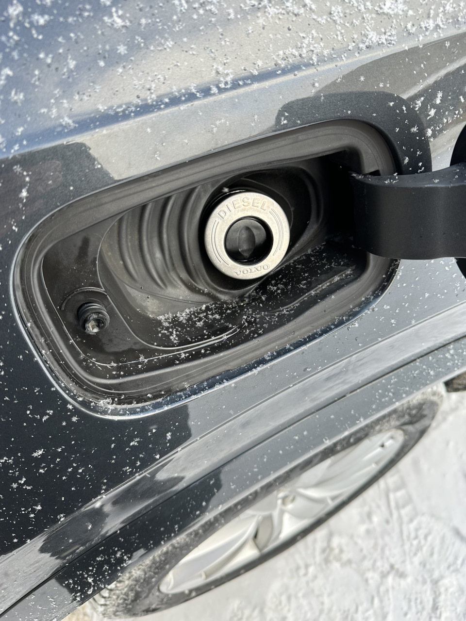Когда замерз лючок бензобака — Volvo XC90 (2G), 2 л, 2015 года ...