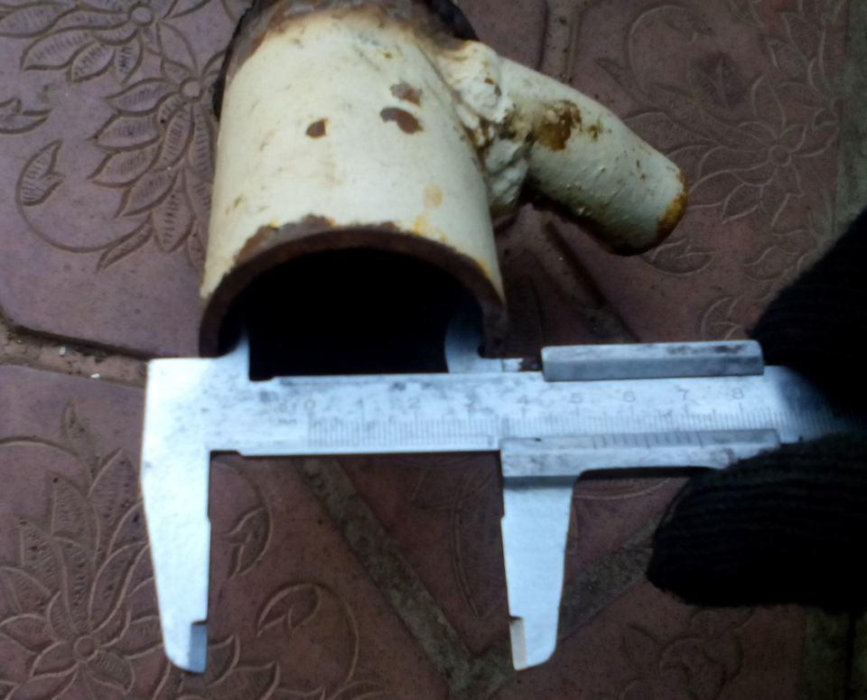 и ещё один кусок трубы внутренним диаметром 52 мм под шаровую для обсадки её в рычаг… — Toyota Land Cruiser Prado 120-series