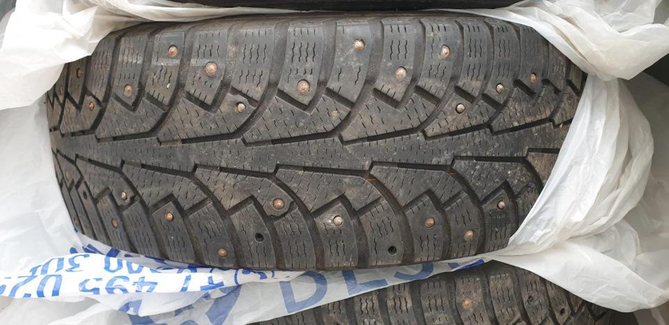 Шины зимние шипованные Nokian 215/65 R16 на Peugeot Expert (3G ...