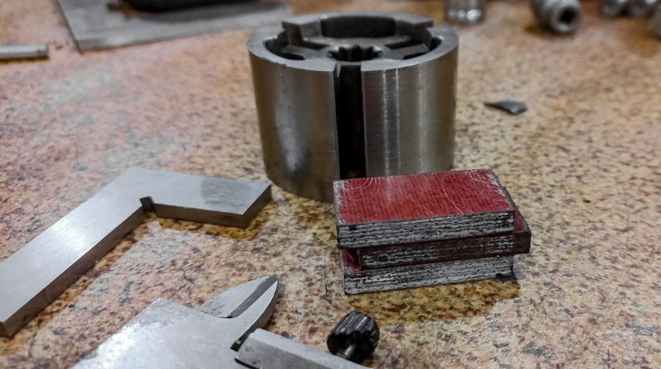 Необходимое количество лопаток — три штуки. — Mitsubishi Pajero (1G)