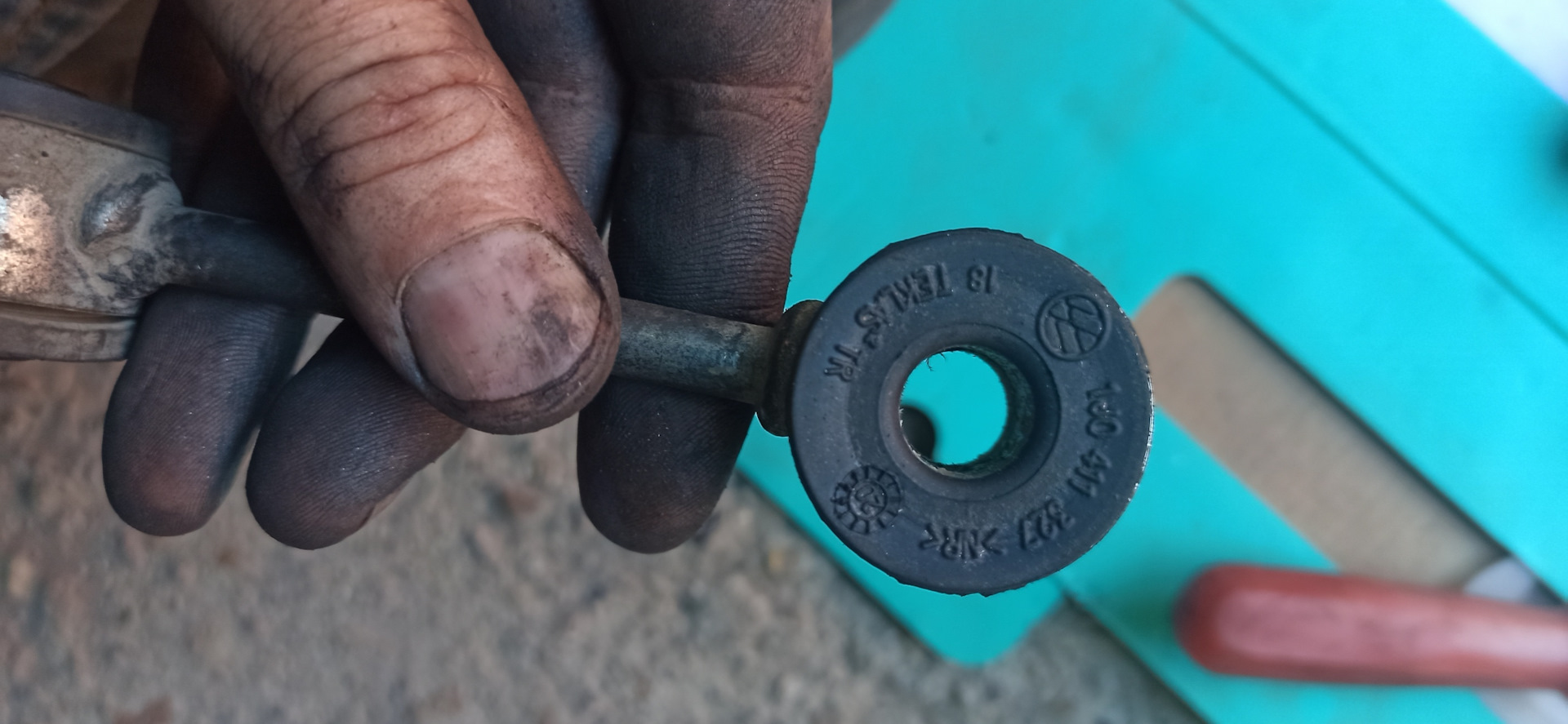 замена шаровых и втулок стойки стабилизатора — Skoda Octavia A4 Mk1, 1 ...