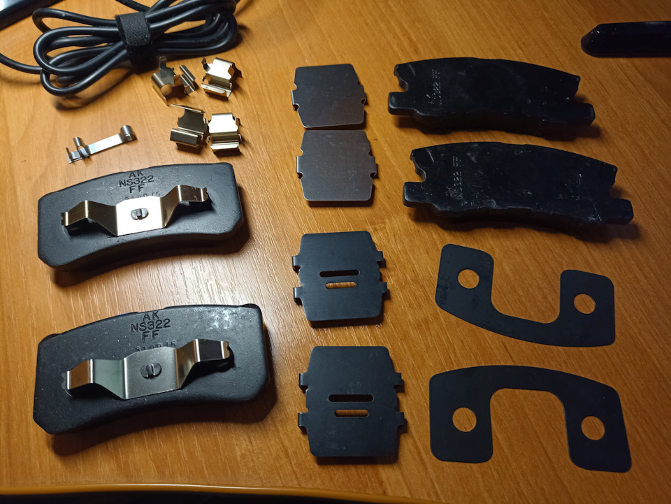 Обзор оригинальных тормозных колодок 68035576AA и 68028671AA — Dodge ...