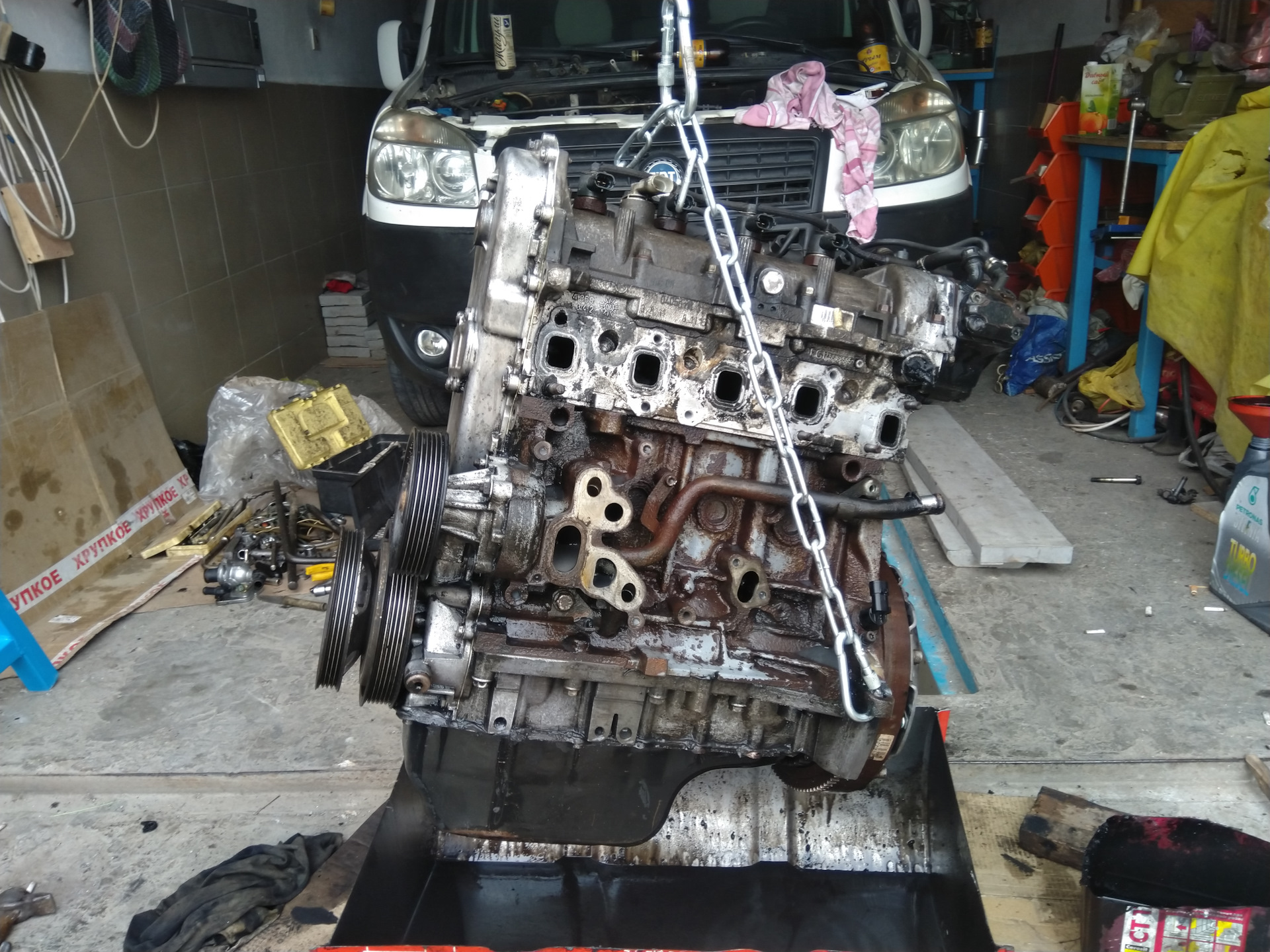 DAF демонтаж двигателя этапы. Fiat Doblo 1 и 4 3 d снимок двигателя. Разборка двигателя CGGB. Снятие двигателя с q5.