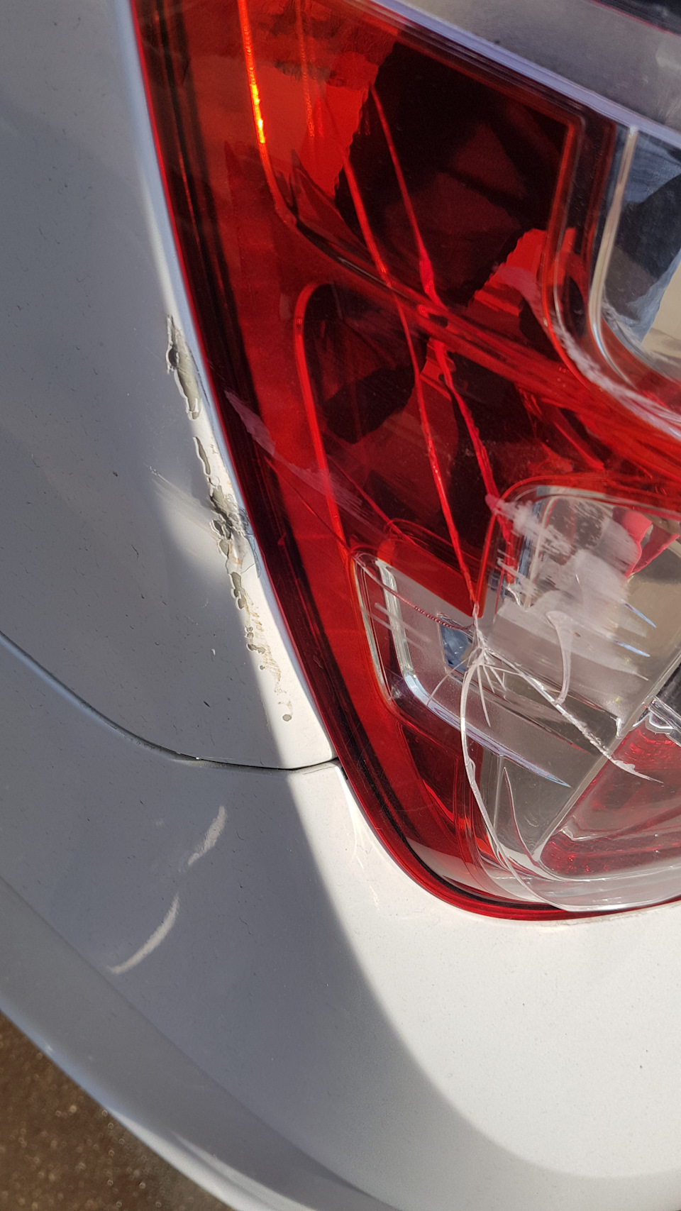 Поцарапали во дворе. Обычная история. — Chevrolet Cobalt (2G), 1,5 л ...