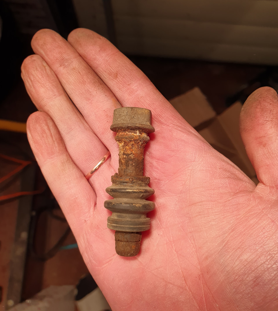 Закисла направляющая — Mitsubishi Outlander (3G), 3 л, 2018 года ...