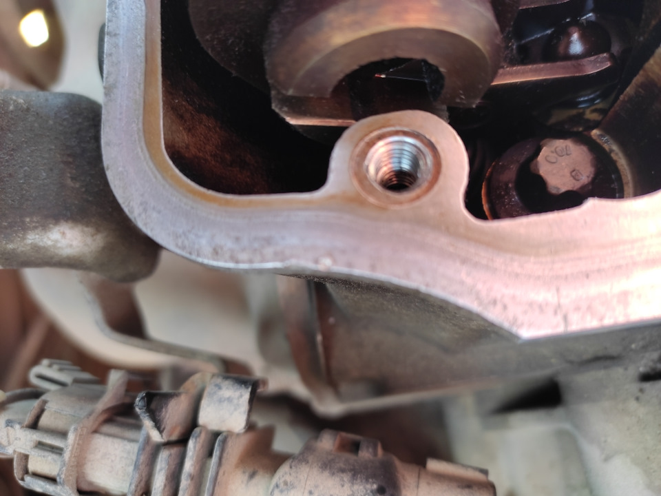 Восстановление резьбы в головке, смена прокладки клапанной крышки ...