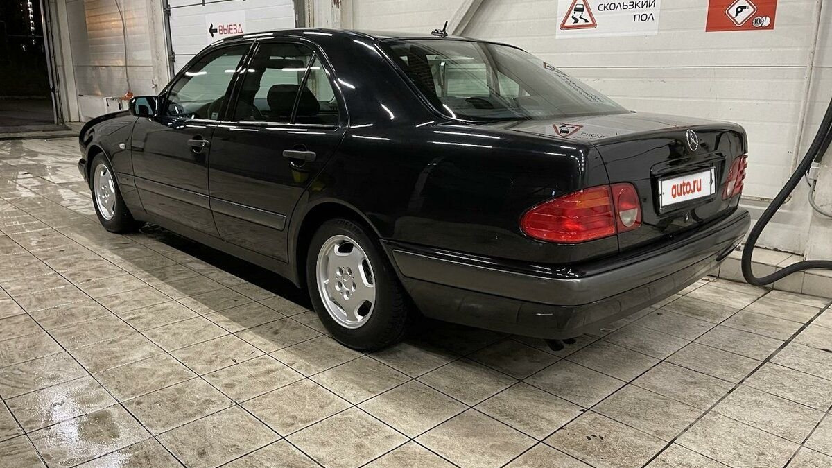 Mercedes-Benz E-class (W210) 2.4 бензиновый 1998 | Чёрный Мерсоход V6 210  на DRIVE2