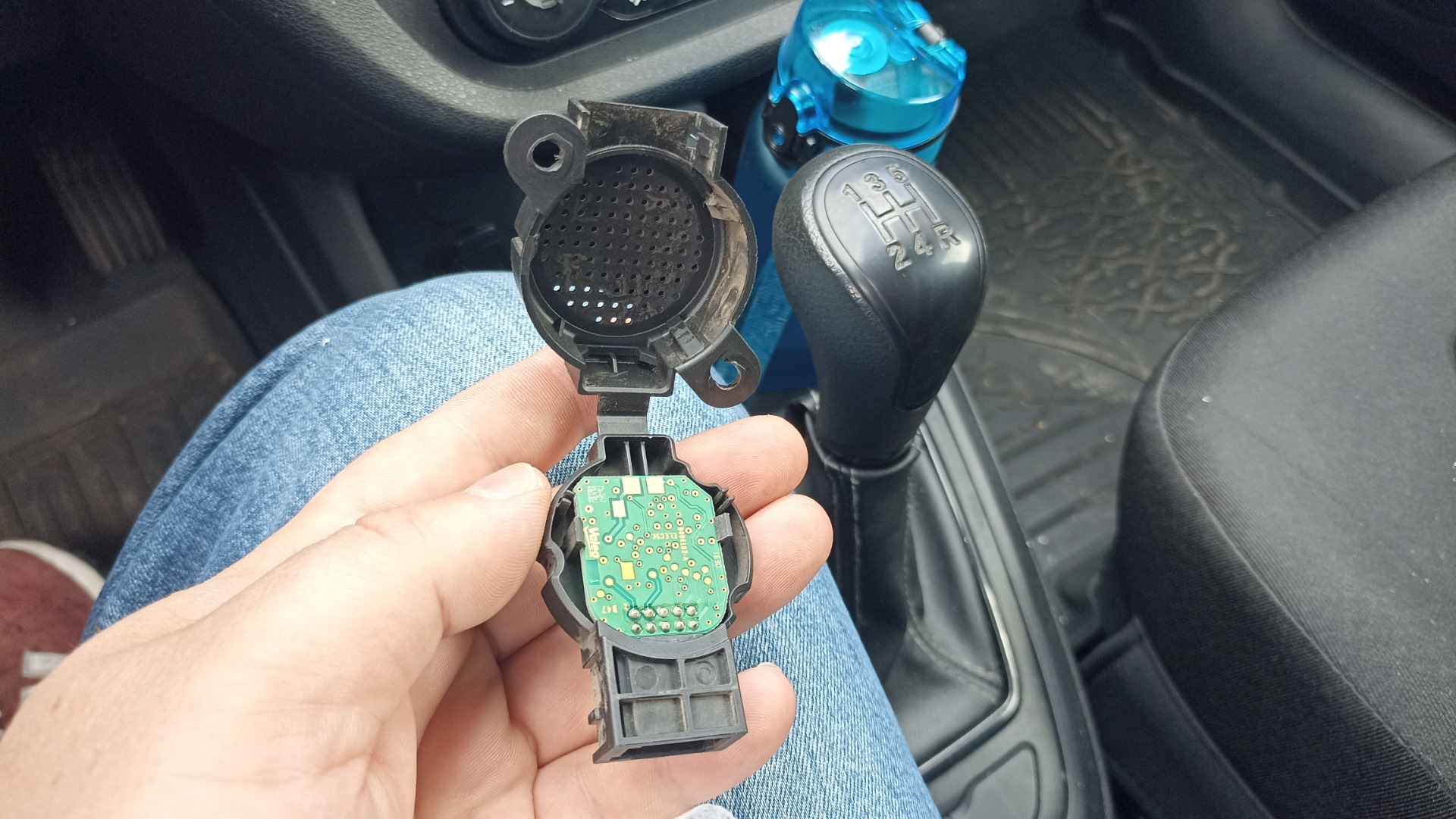 Тихо пищит динамик парктроника. — Lada Vesta SW (1G), 1,6 л, 2020 года ...