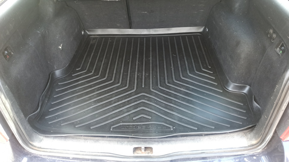 Резиновый коврик в багажник Passat B5 Variant — Volkswagen Passat B5, 1 ...