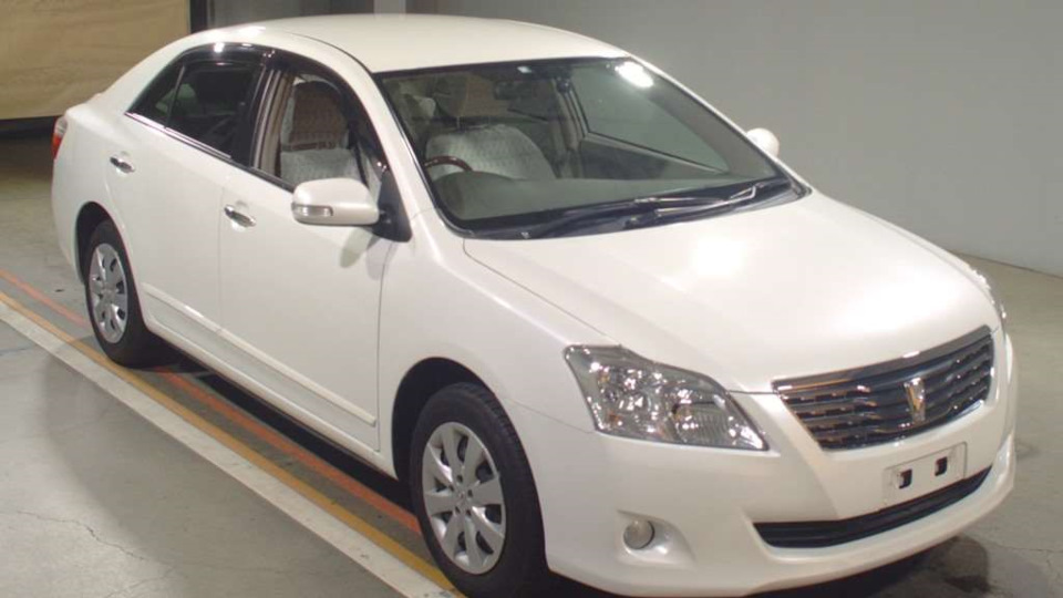 Toyota Premio «Улыбка»