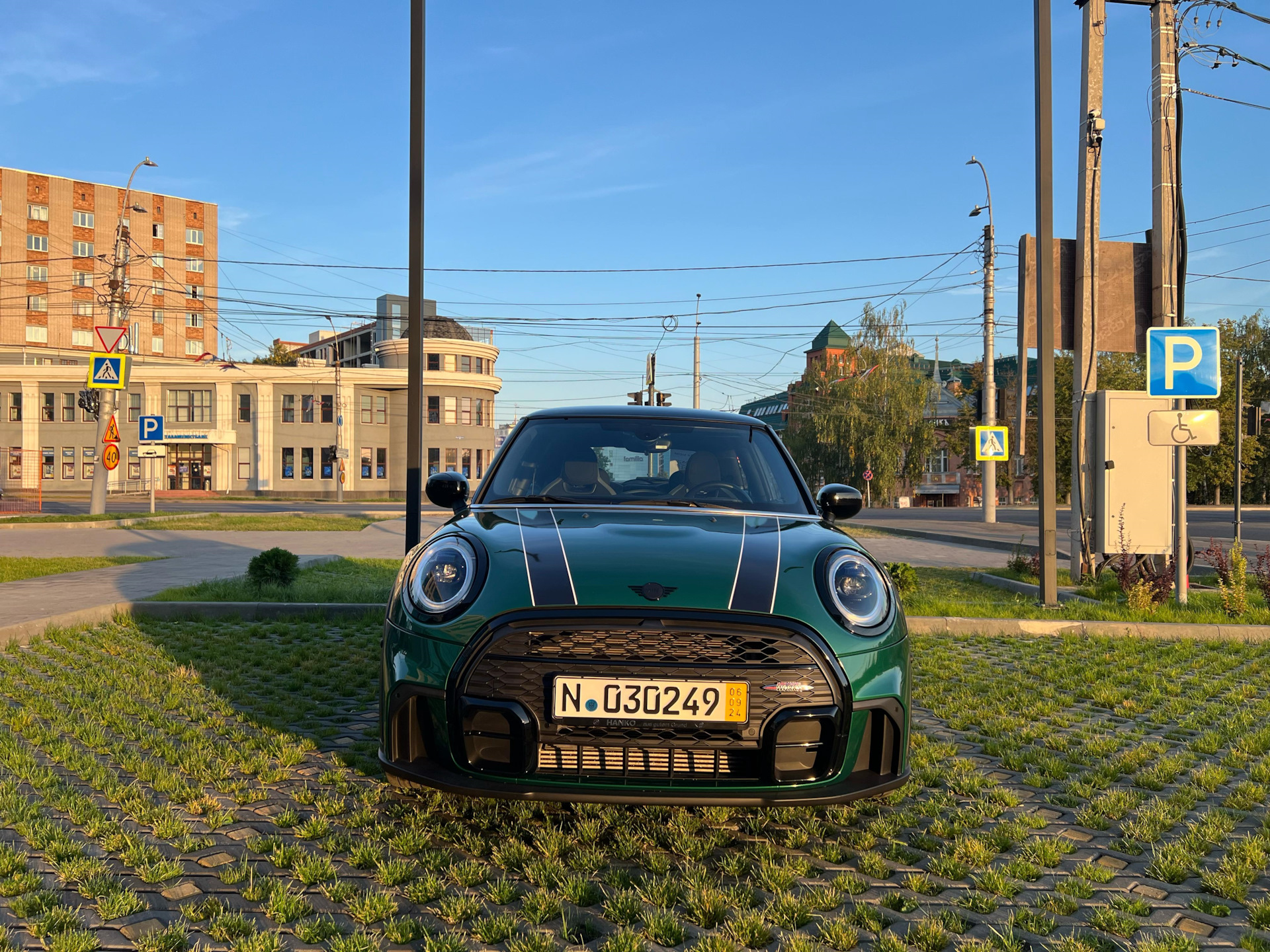 К обеду нового дня Миник уже с полосами — MINI Cooper Mk III