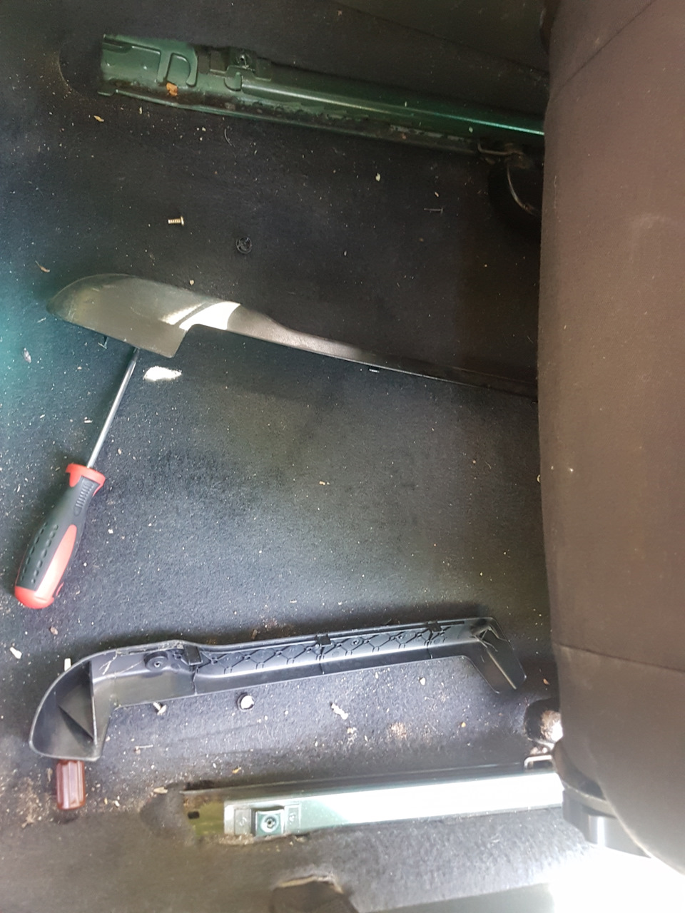 Снятие передних сидений — Skoda Octavia A4 Mk1, 2 л, 2001 года | мойка ...