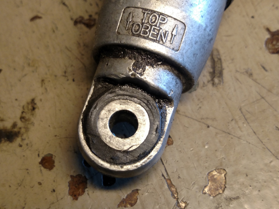 Амортизатор натяжитель ремня кайрон дизель. Амортизатор натяжителя ремня мерседес 124. Амортизатор натяжителя ssangyong kyron. 9. Амортизатор натяжителя приводного ремня мерседес е 210.