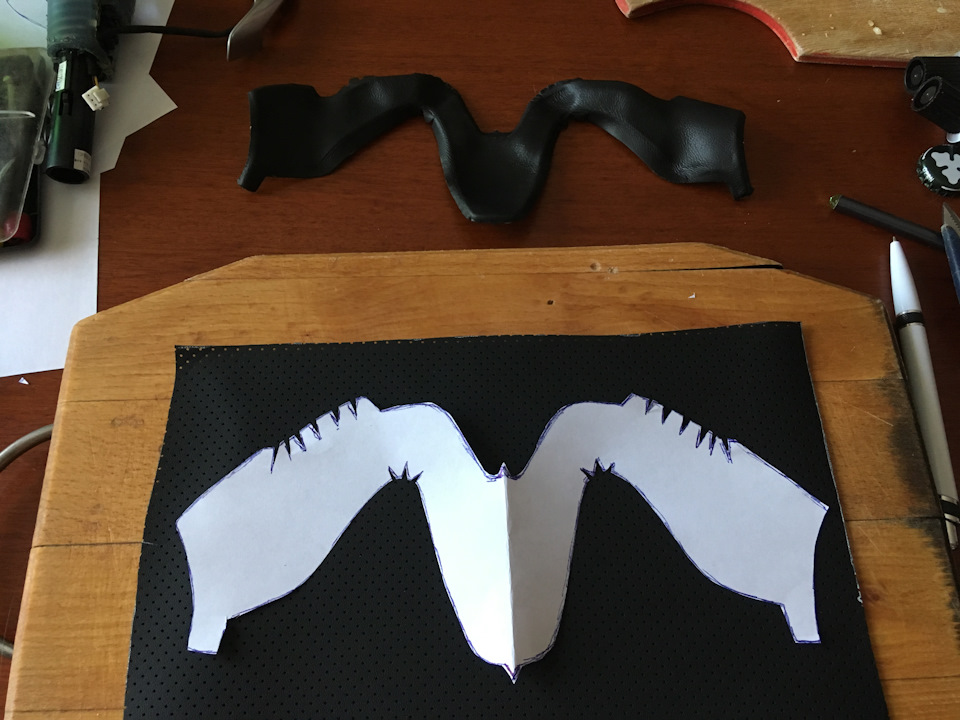 По ней делал выкройку из бумаги и переносил на кожу. — Ford Mondeo V