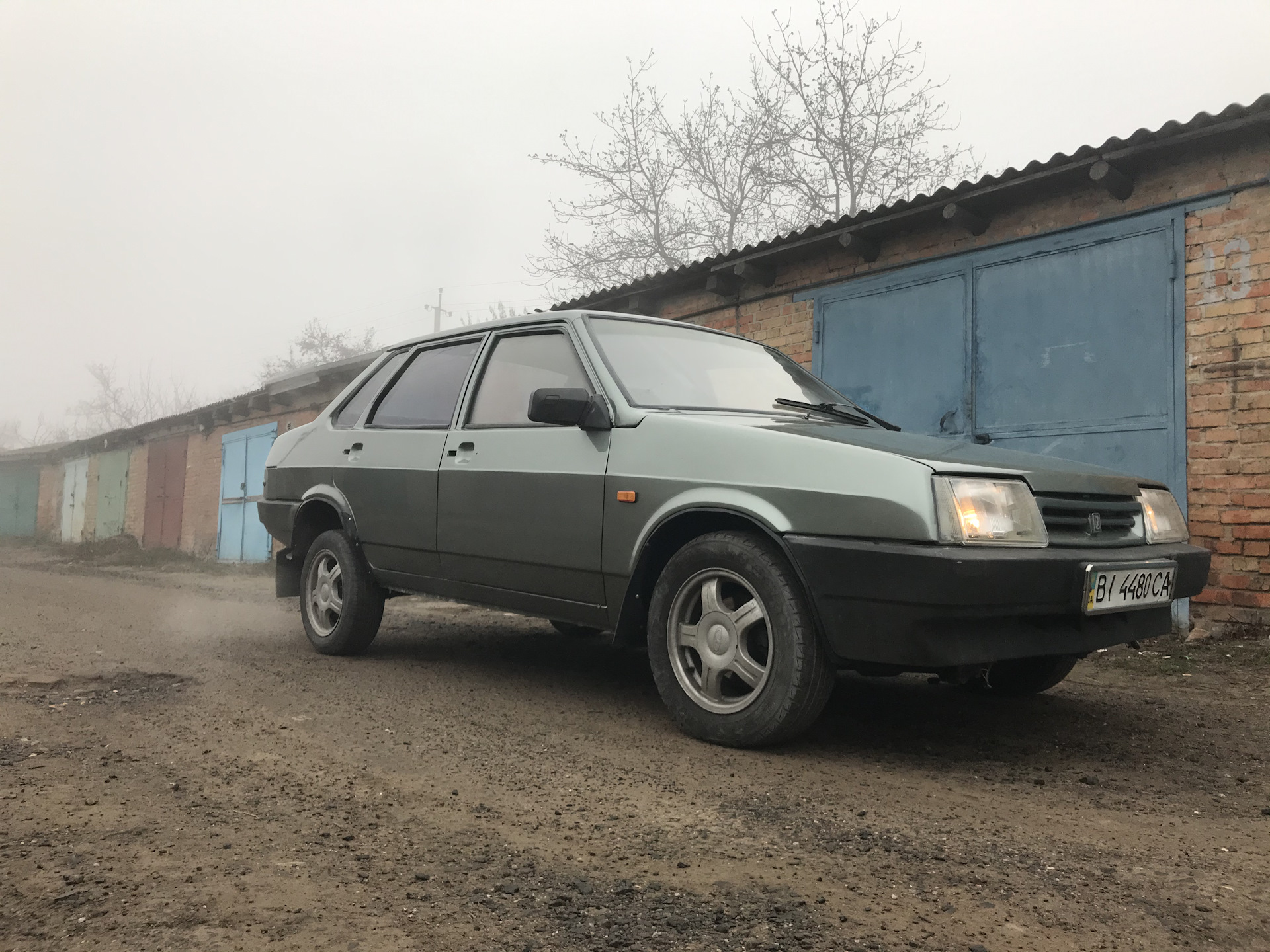 Ваз 21099 цвет валюта. Цвет валюта 310 ваз. 21099 металлик. Ваз 2109 цвет валюта 310. Ваз 2109 валюта.