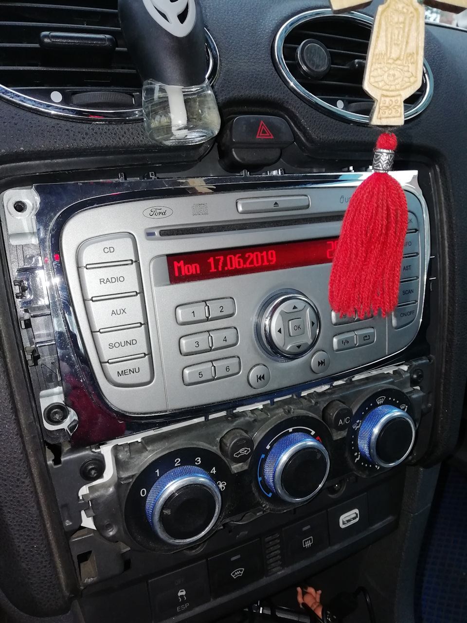 Магнитола. — Ford Focus II Sedan, 1,6 л, 2007 года | просто так | DRIVE2