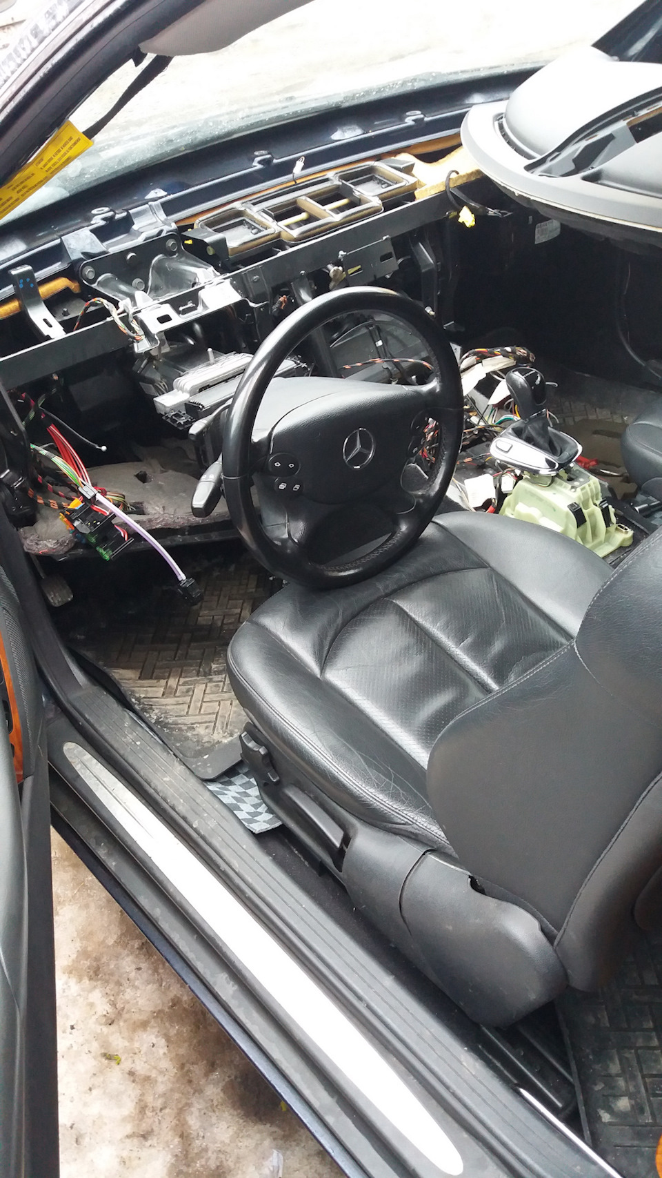 Замена сервопривода заслонки печки. — Mercedes-Benz CLK (W209), 3,2 л ...