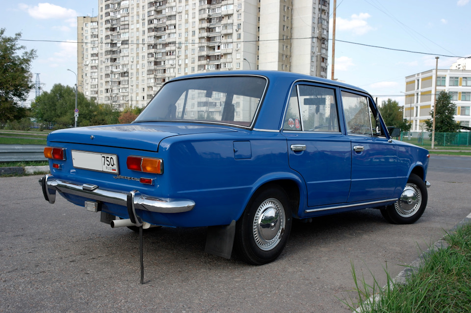 Lada 21011