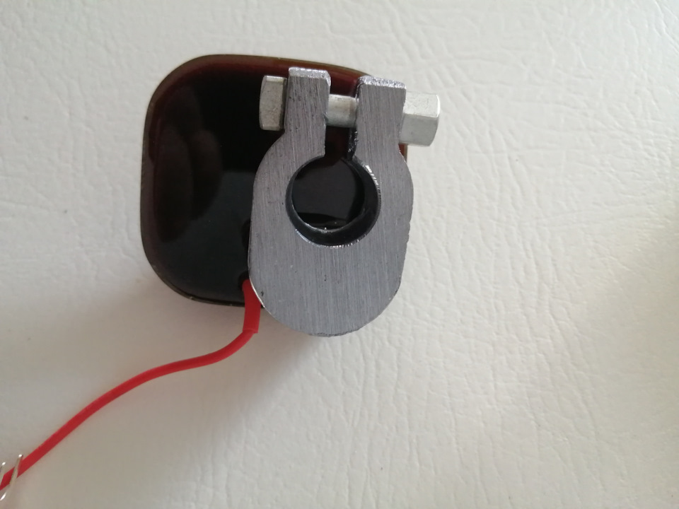 Клемник на минус — Lada Приора седан