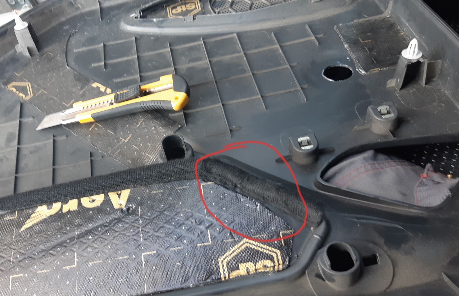 Не открывается задняя дверь — Lada Гранта, 1,6 л, 2013 года | своими ...