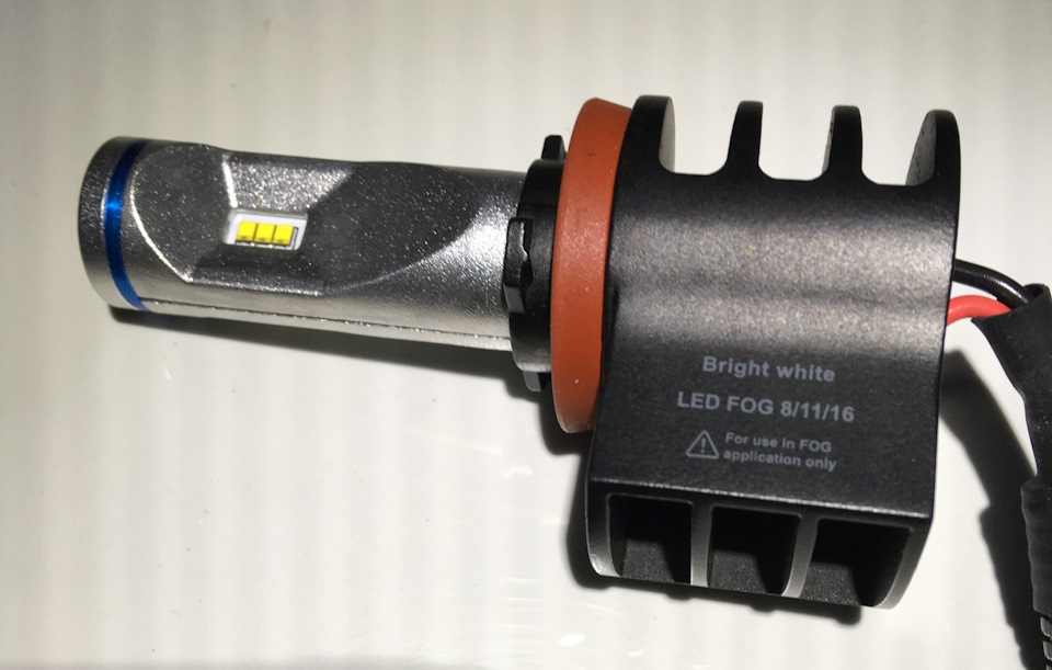 [006] Лампы ПТФ Philips X-tremeUltinon LED H8 — Volkswagen Jetta VI, 1 ...