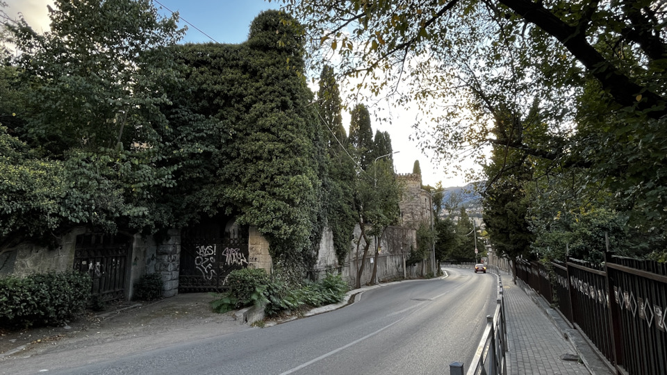 Дворец Овчинникова, он же штаб SS в годы Великой отечественной войны — Skoda Octavia A8 Mk4