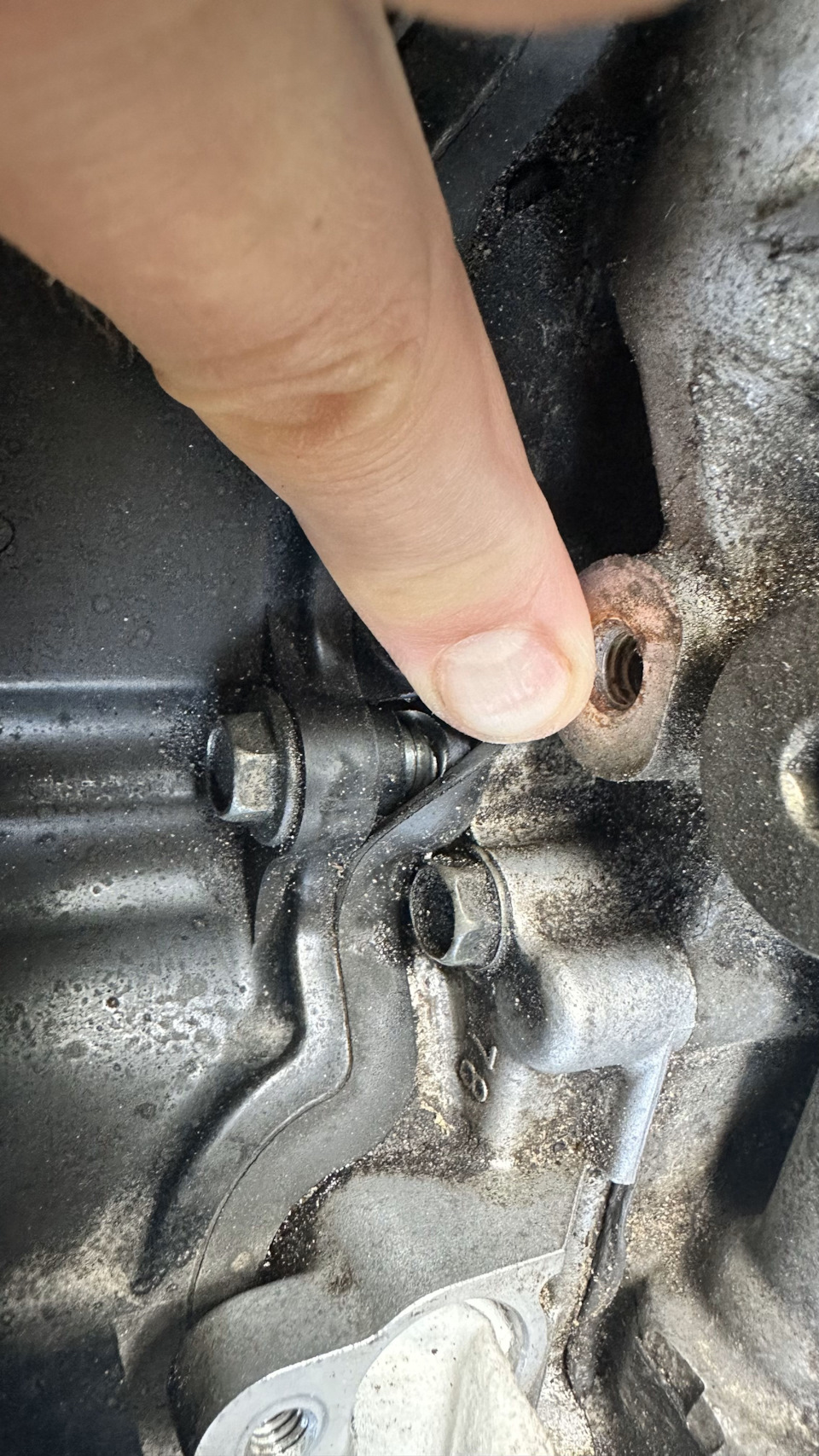Прокладка набухла и это не ок. Придется ее менять на след замене ГРМ — Subaru Outback (BR)