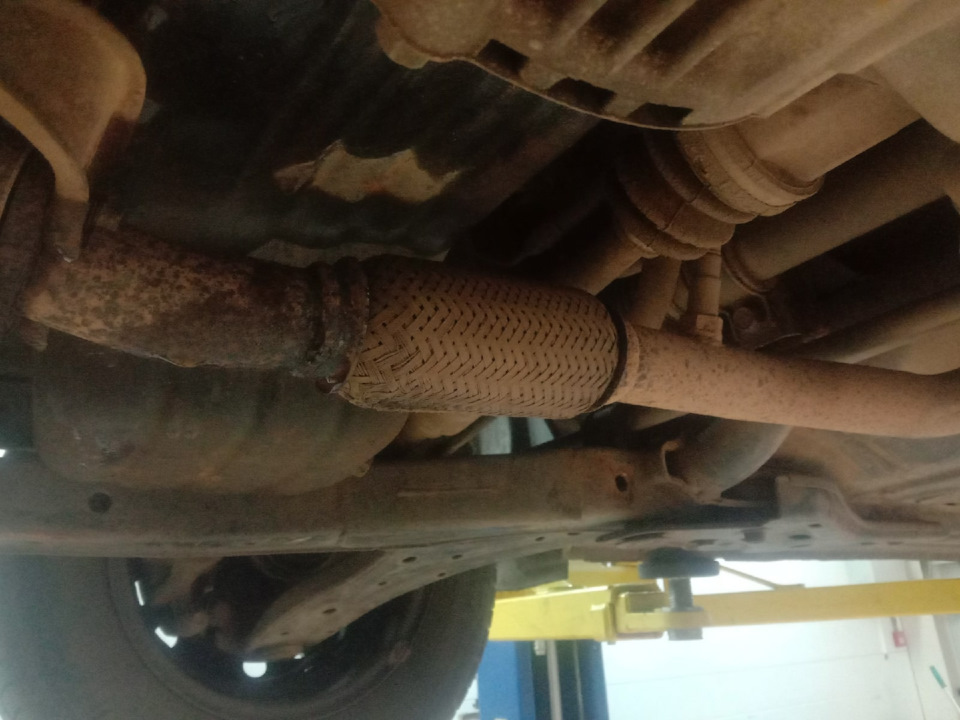 Гофра глушителя — Hyundai Accent (2G), 1,5 л, 2009 года | визит на ...