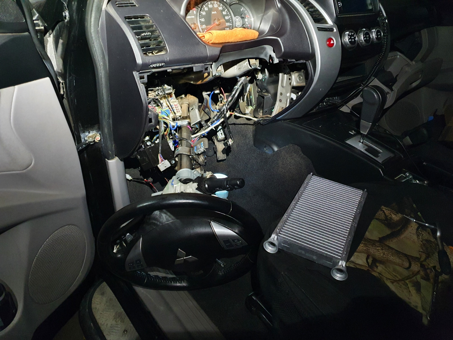 Замена радиатора печки (без снятия торпеды) — Mitsubishi Pajero Sport ...