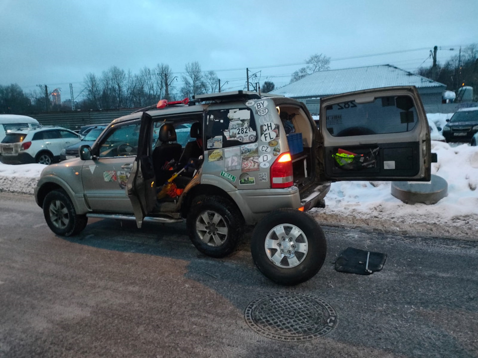 Потеря колеса — Mitsubishi Pajero (3G), 3,2 л, 2004 года | шины | DRIVE2