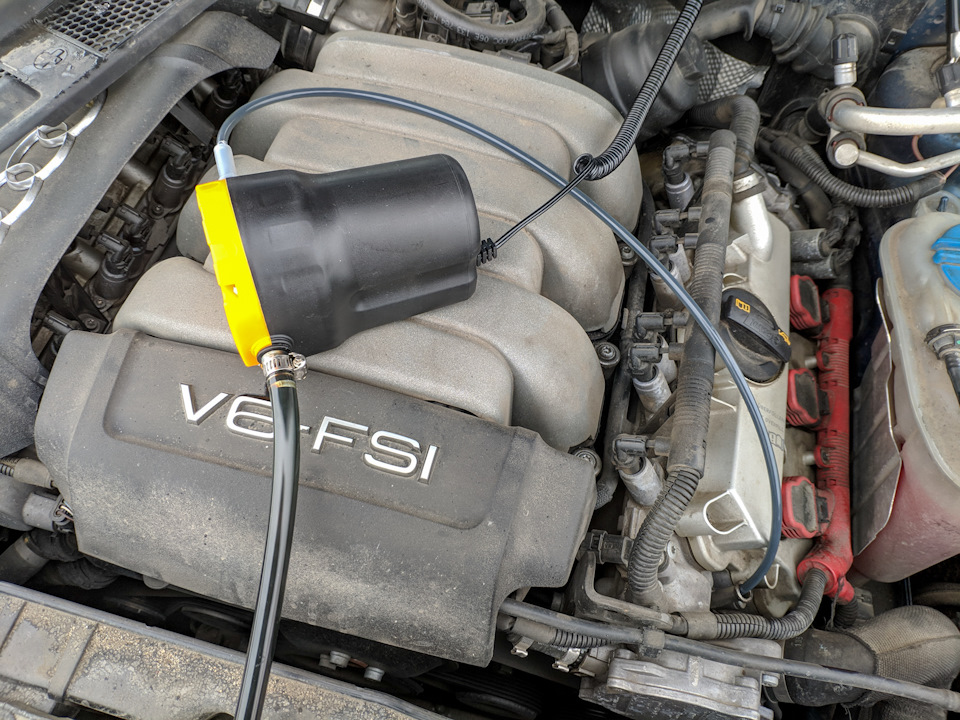 Отсасывающую трубку в щуп, сливную в баклашку — Audi A5 (1G)