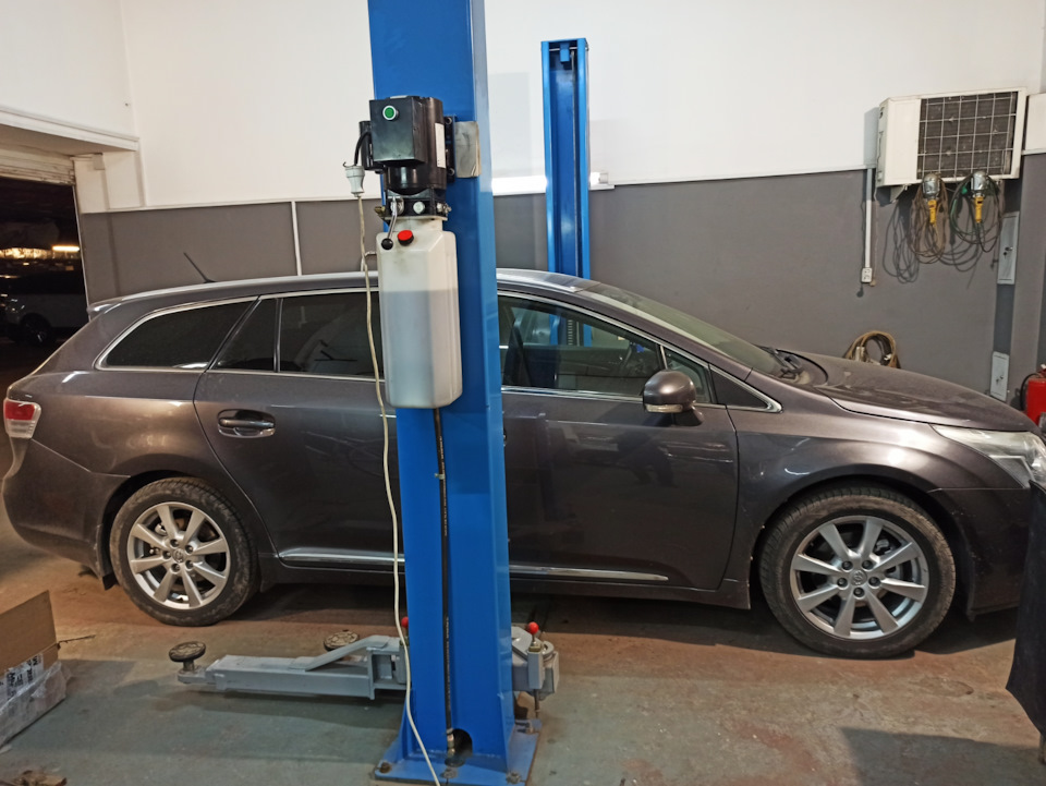 Фото в бортжурнале Toyota Avensis III