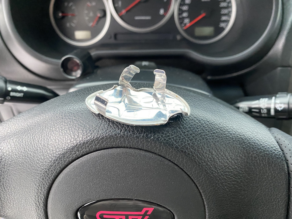 Эмблема на руль. Тонировка — Subaru Impreza WRX (GD/GG), 2,5 л, 2006 ...